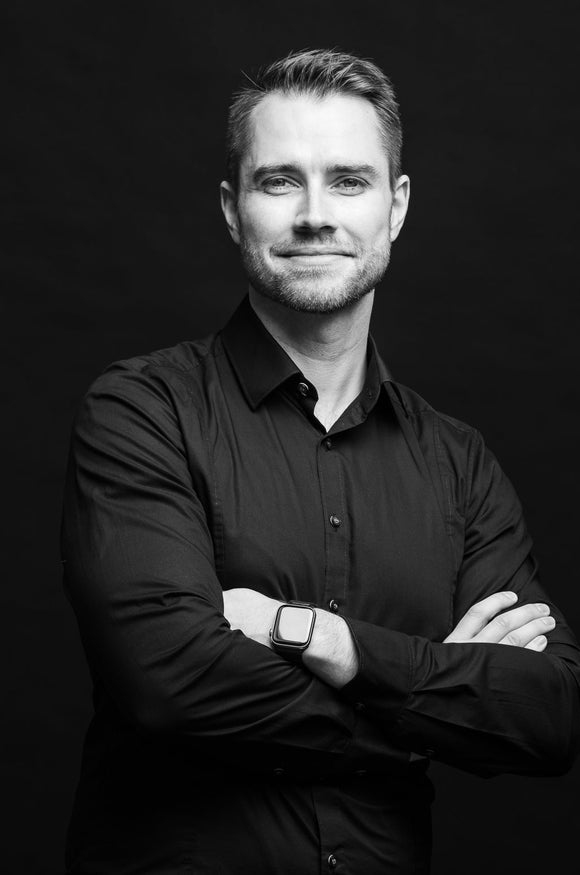 <p><strong>Lucas Siebeneicher</strong><br/>Gründer und Geschäftsführer</p><p><a href="https://www.linkedin.com/in/julianstehle/" target="_blank" title="Lucas Siebeneicher LinkedIn Profil">LinkedIn</a></p>